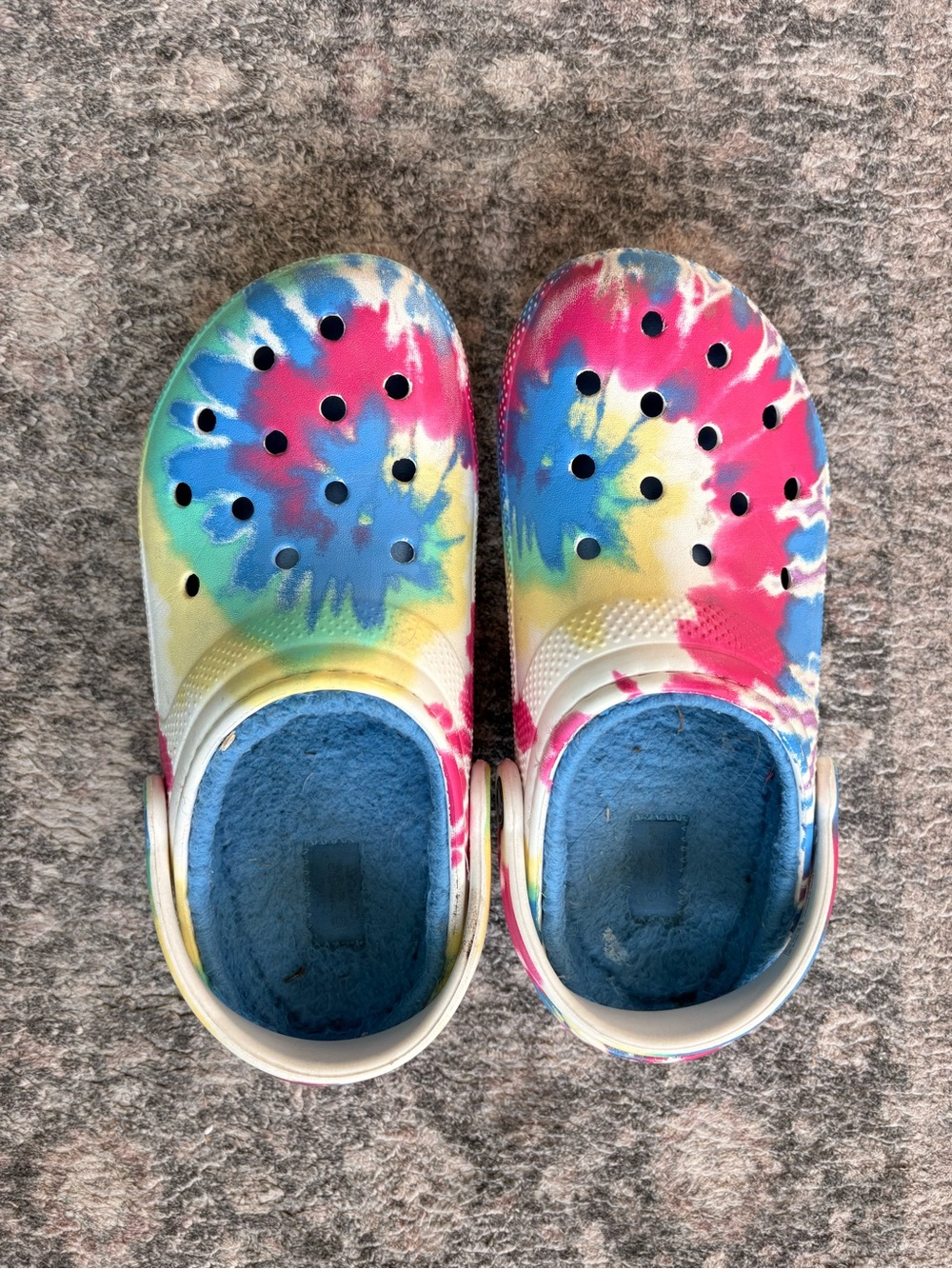 CROCS Tie-Dye Fuzzy-Lined Mules in Blue, Pink, Yellow